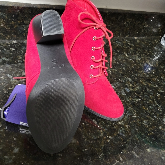 Red boots sueded laceup - Picture 4 of 4